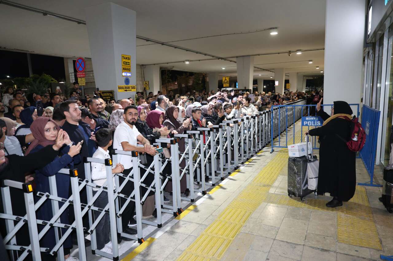 9 günlük kutsal yolculuk sona erdi! Vefa Umresi’nin ikinci kafilesi Konya’ya geldi 14